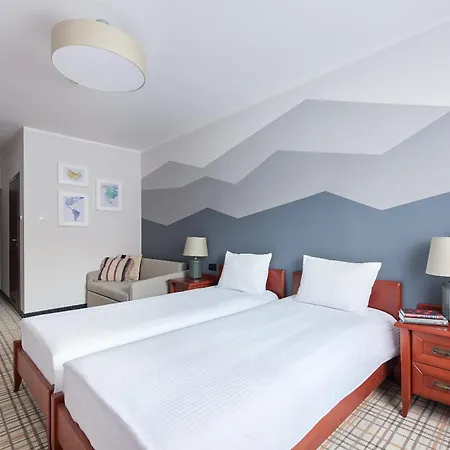 호텔 Kyriad Karkonosze 3*