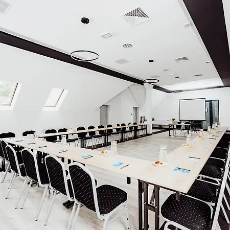 호텔 Kyriad Karkonosze Wojcieszyce